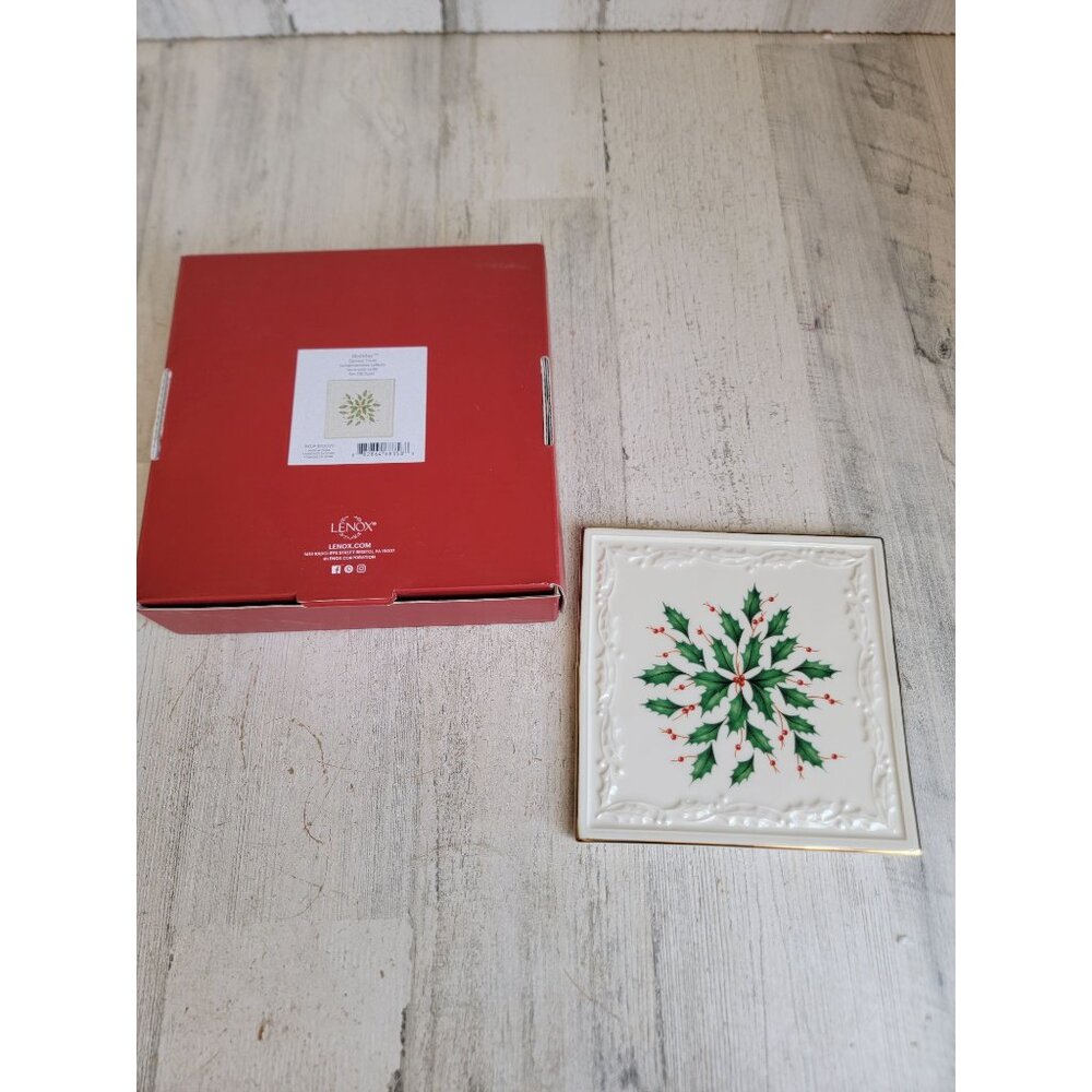 Lenox holiday carved trivet mistletoe Xmas‎ home decor